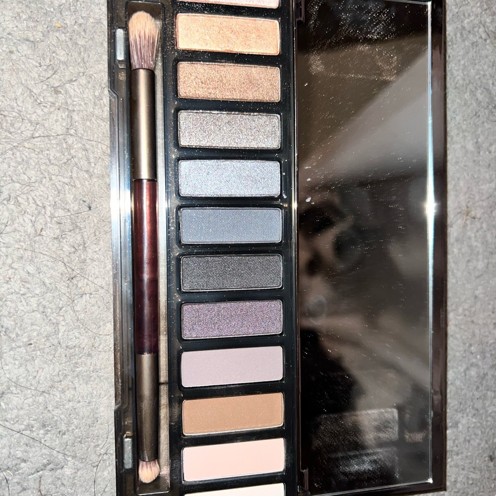 Naked Smoky Palette. Never used!